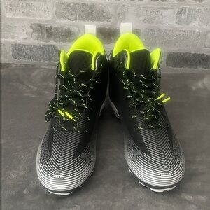 Under Armour Hammer 2MC Football Cleats in Black/White Men’s Size 11.5